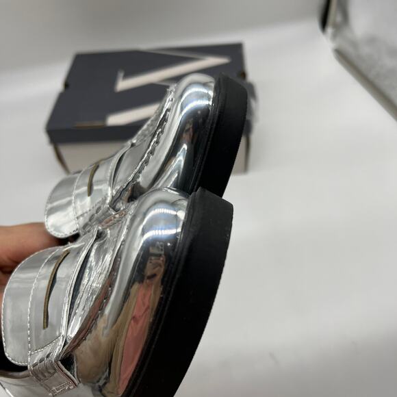 Worthington Ellen Womens Round Closed Toe Loafers Silver Size 6M - Picture 7 of 13